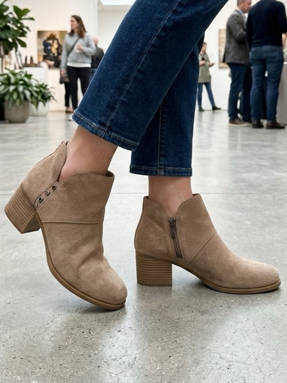 Koolaburra by UGG Suede Ankle Boots Sz 9 Tan Studded Comfort Block Heel Booties